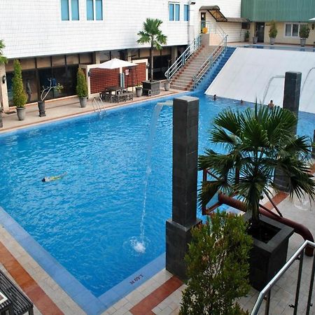 Bumi Senyiur Hotel Samarinda Exterior photo