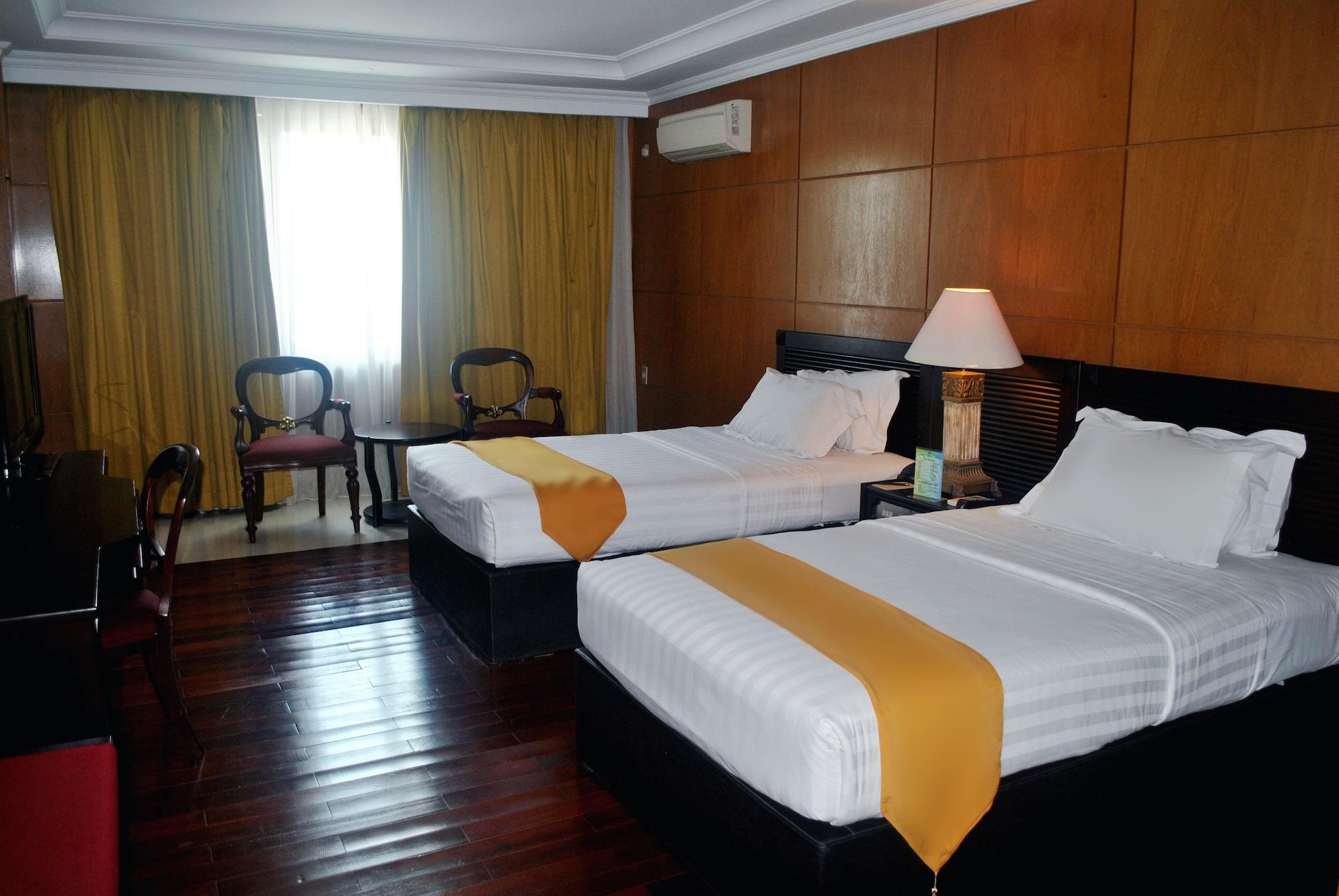 Bumi Senyiur Hotel Samarinda Exterior photo