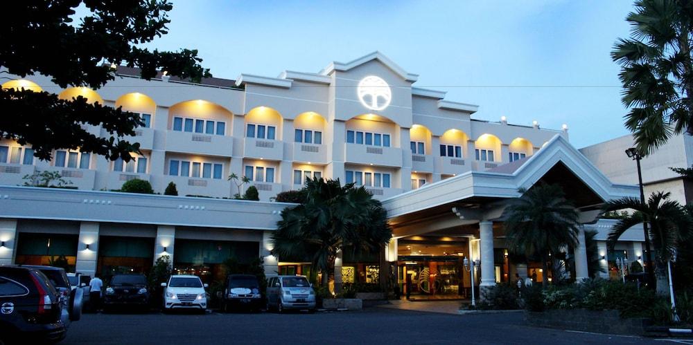 Bumi Senyiur Hotel Samarinda Exterior photo