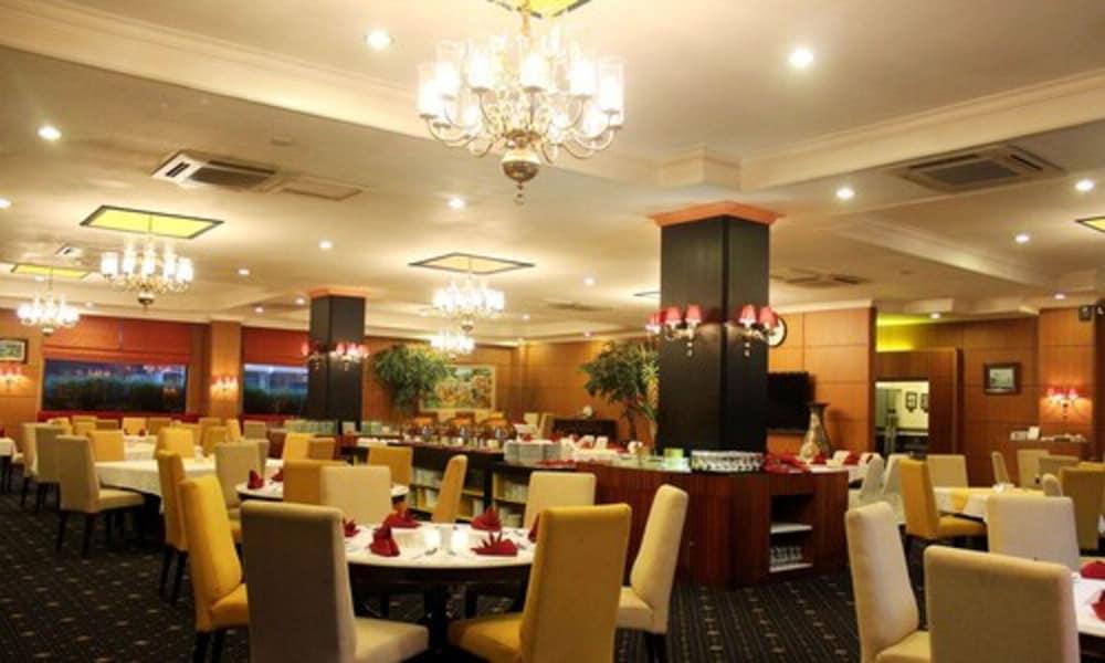 Bumi Senyiur Hotel Samarinda Exterior photo
