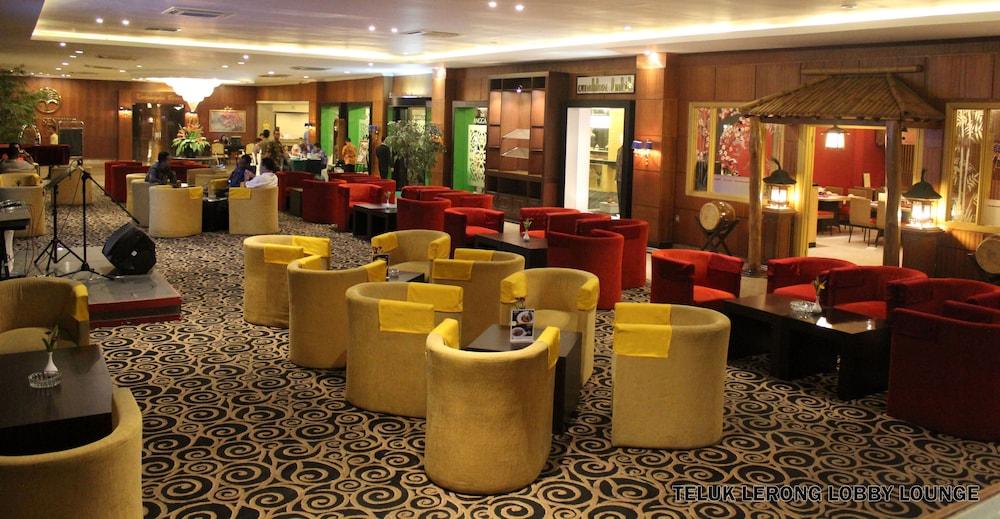 Bumi Senyiur Hotel Samarinda Exterior photo