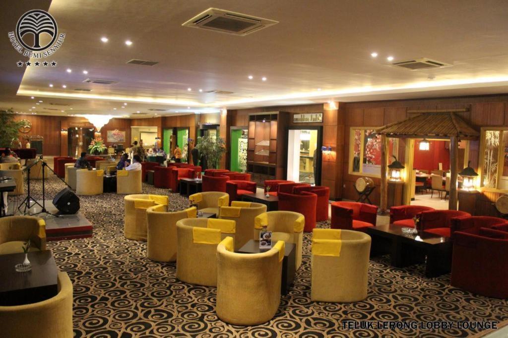 Bumi Senyiur Hotel Samarinda Exterior photo