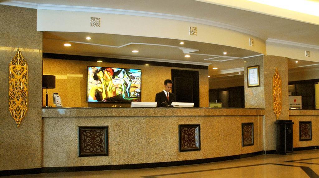 Bumi Senyiur Hotel Samarinda Exterior photo