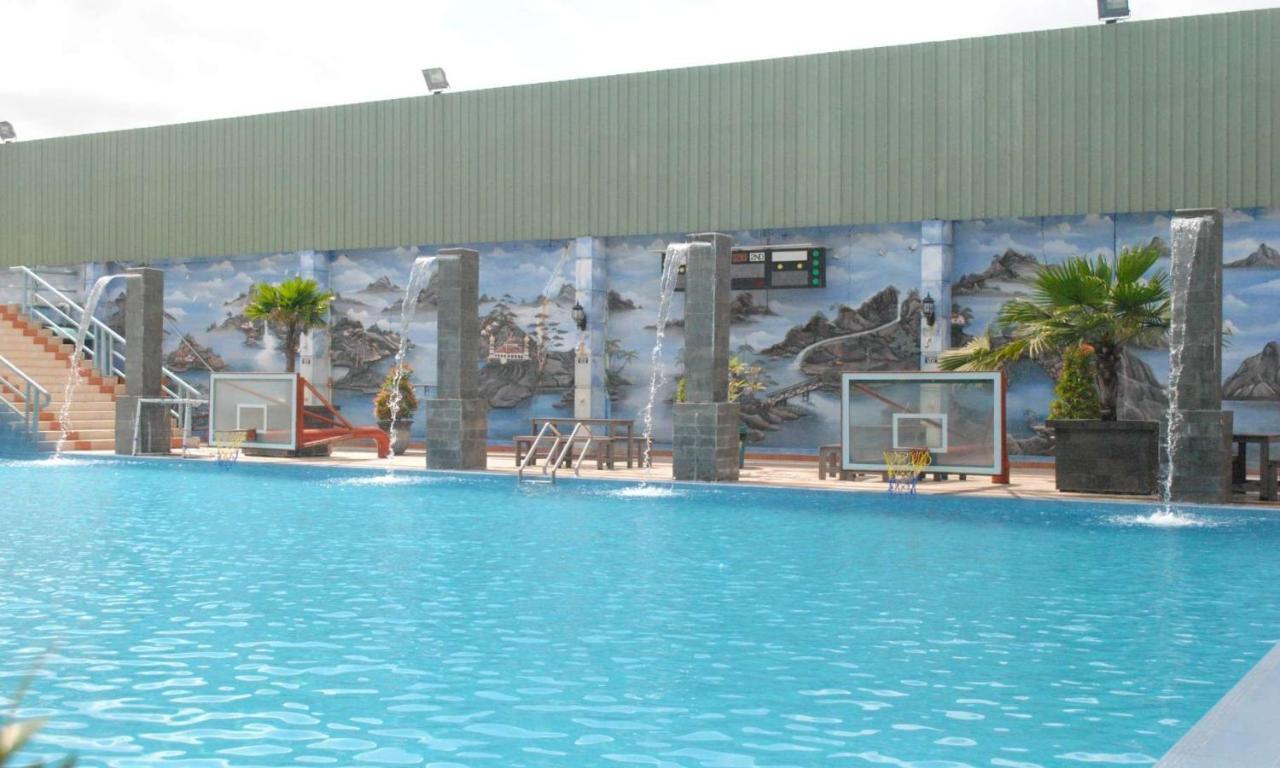 Bumi Senyiur Hotel Samarinda Exterior photo
